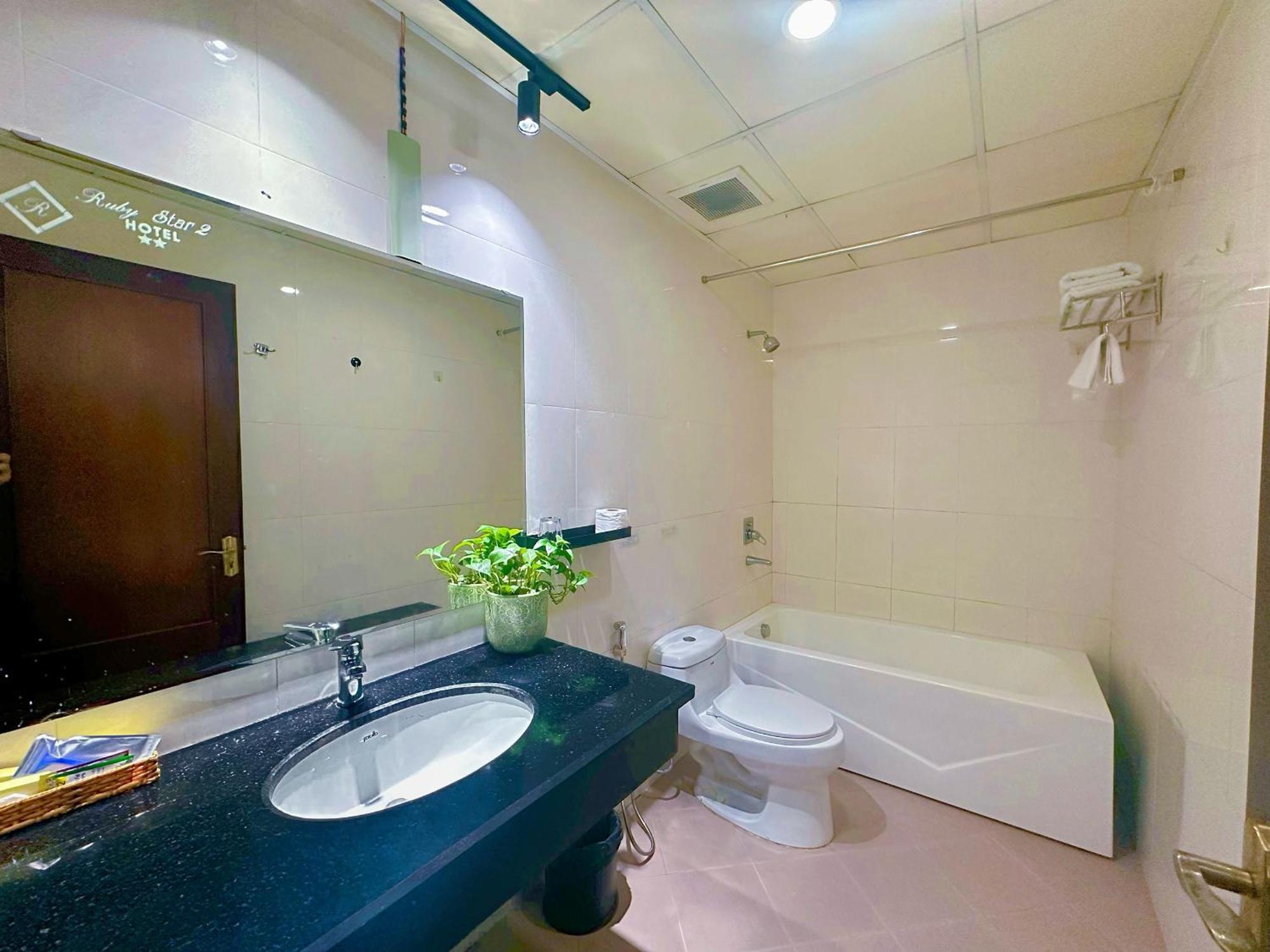 Ruby Star Hotel- Near Ben Thanh Market Ho Şi Min Dış mekan fotoğraf