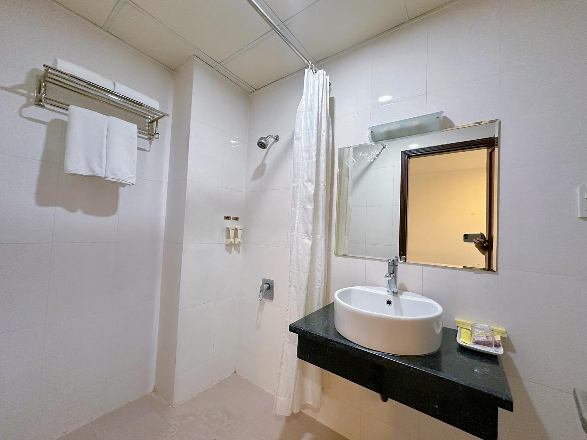 Ruby Star Hotel- Near Ben Thanh Market Ho Şi Min Dış mekan fotoğraf