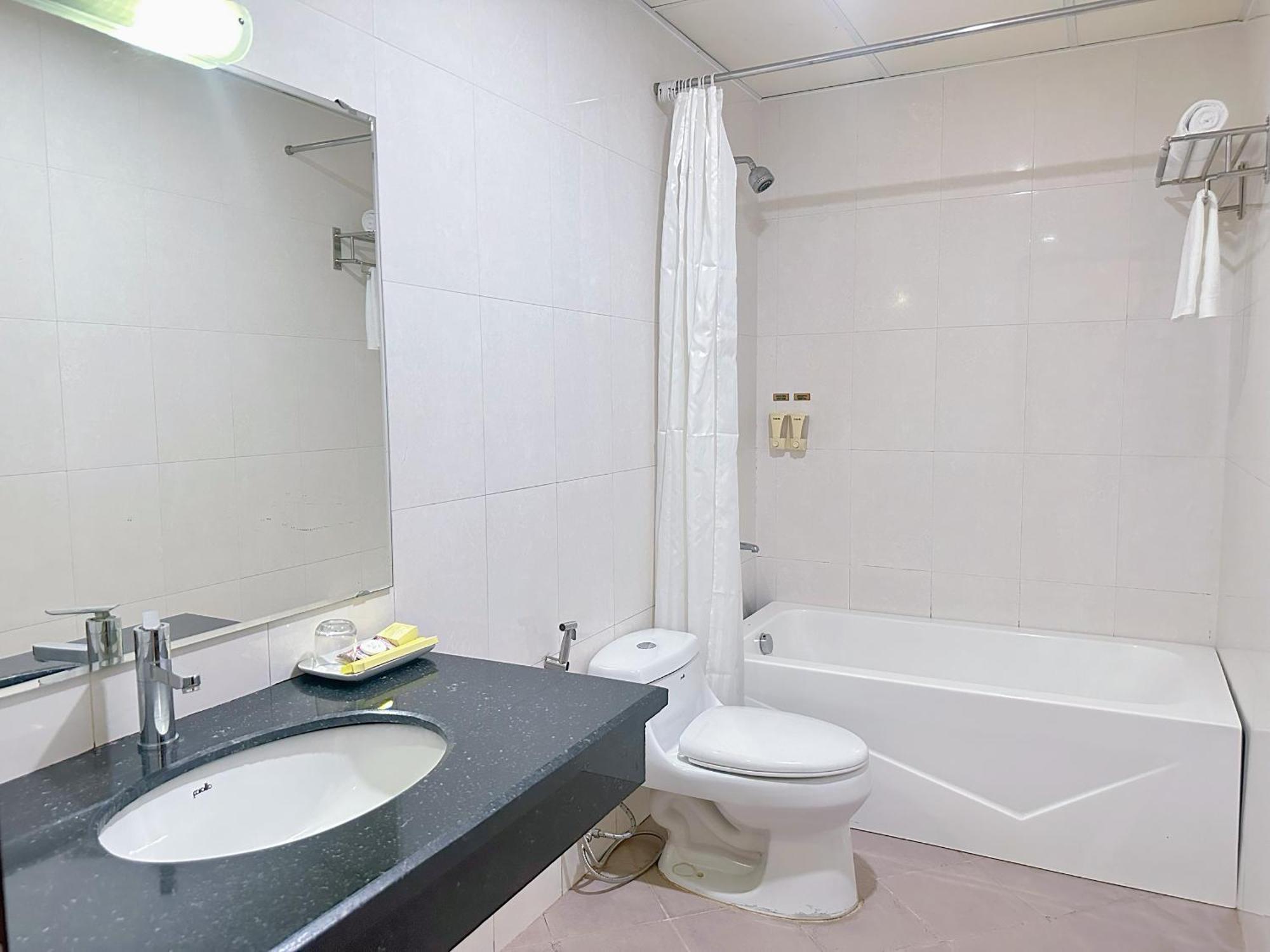 Ruby Star Hotel- Near Ben Thanh Market Ho Şi Min Dış mekan fotoğraf